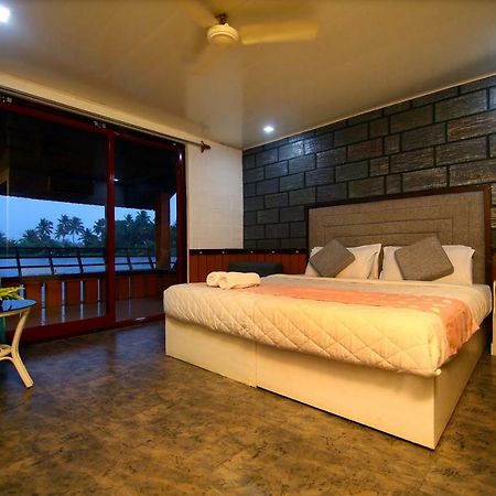 Green Palace Ayurveda Resort, Alleppey Alappuzha Bagian luar foto