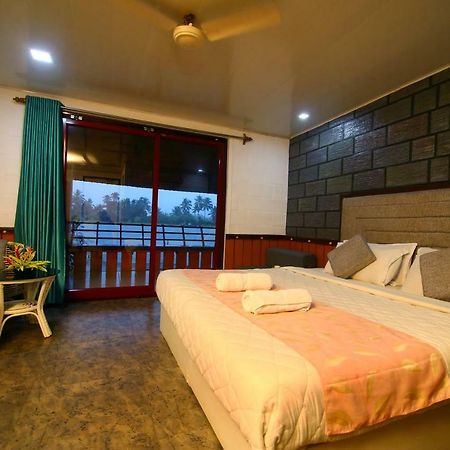Green Palace Ayurveda Resort, Alleppey Alappuzha Bagian luar foto