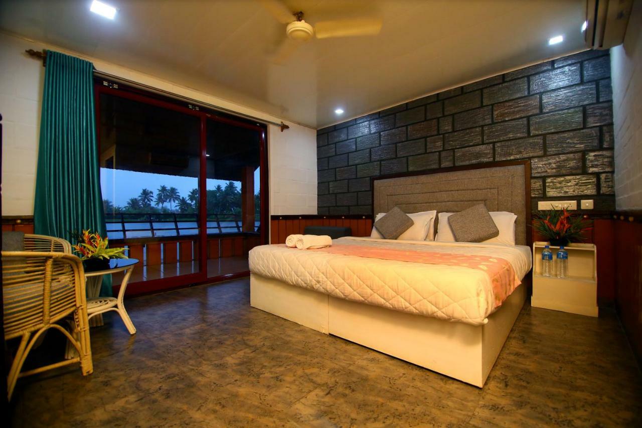 Green Palace Ayurveda Resort, Alleppey Alappuzha Bagian luar foto