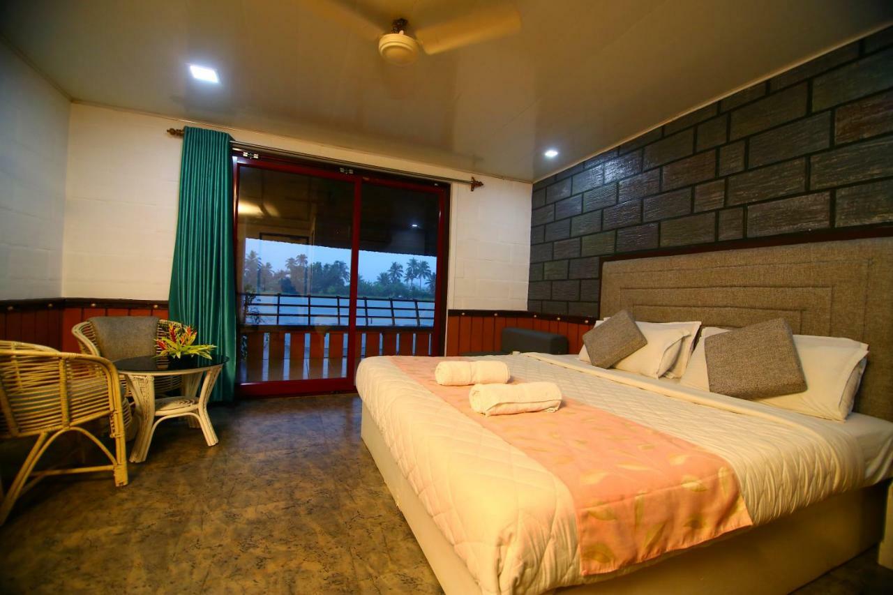 Green Palace Ayurveda Resort, Alleppey Alappuzha Bagian luar foto