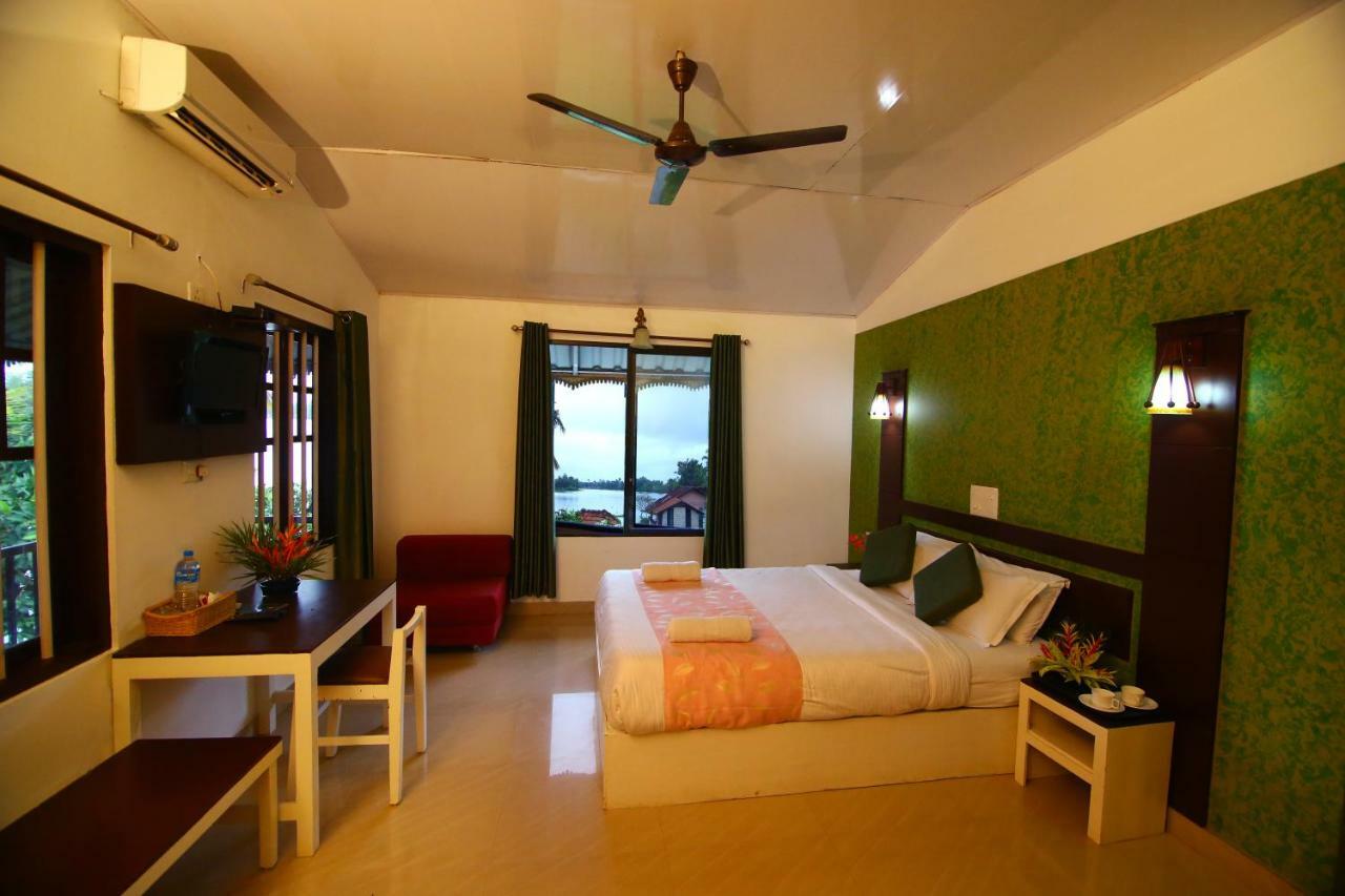 Green Palace Ayurveda Resort, Alleppey Alappuzha Bagian luar foto