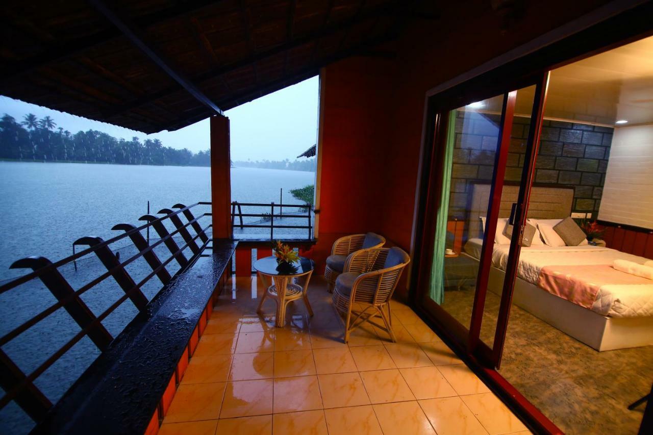 Green Palace Ayurveda Resort, Alleppey Alappuzha Bagian luar foto