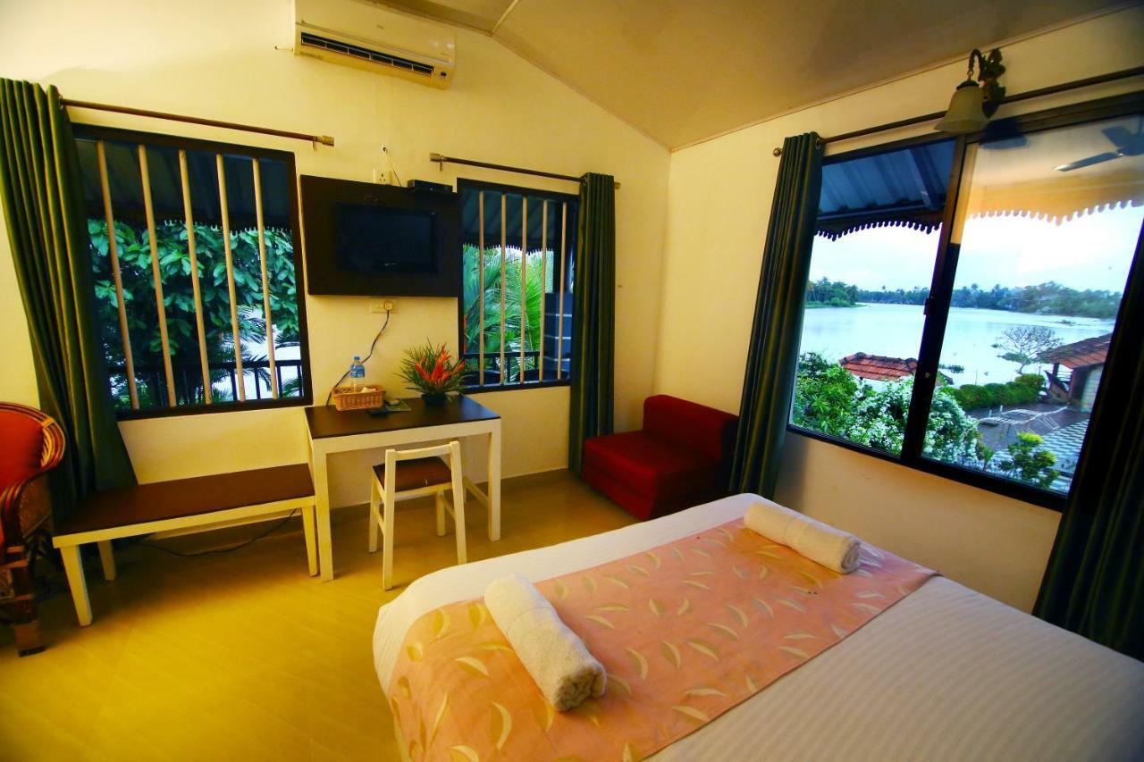 Green Palace Ayurveda Resort, Alleppey Alappuzha Bagian luar foto