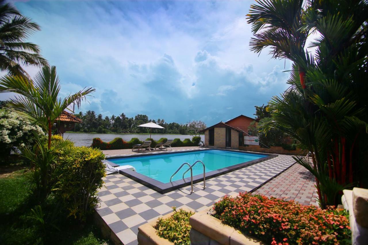Green Palace Ayurveda Resort, Alleppey Alappuzha Bagian luar foto