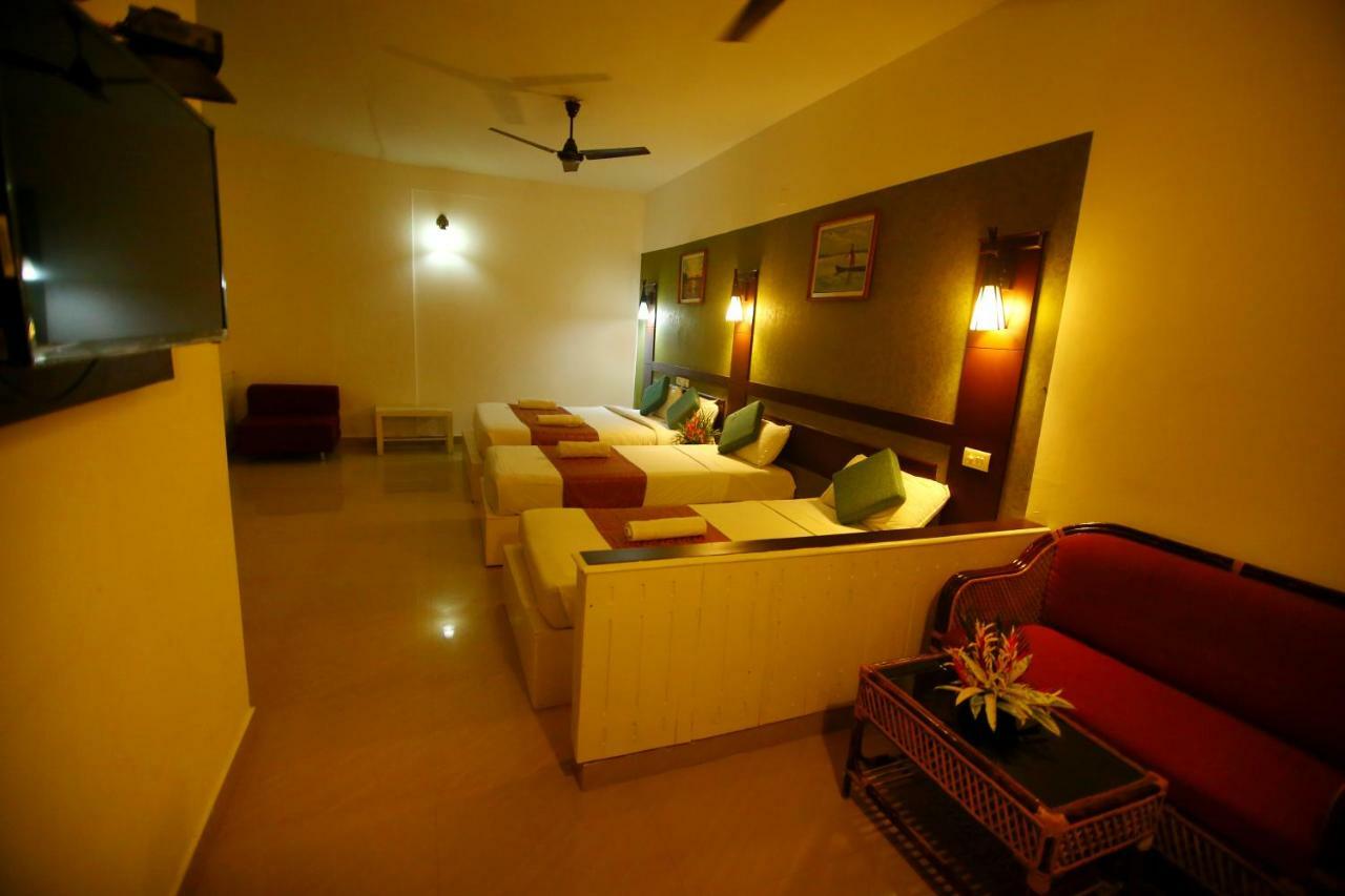 Green Palace Ayurveda Resort, Alleppey Alappuzha Bagian luar foto