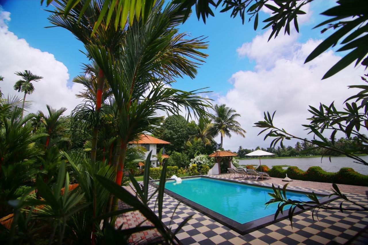 Green Palace Ayurveda Resort, Alleppey Alappuzha Bagian luar foto