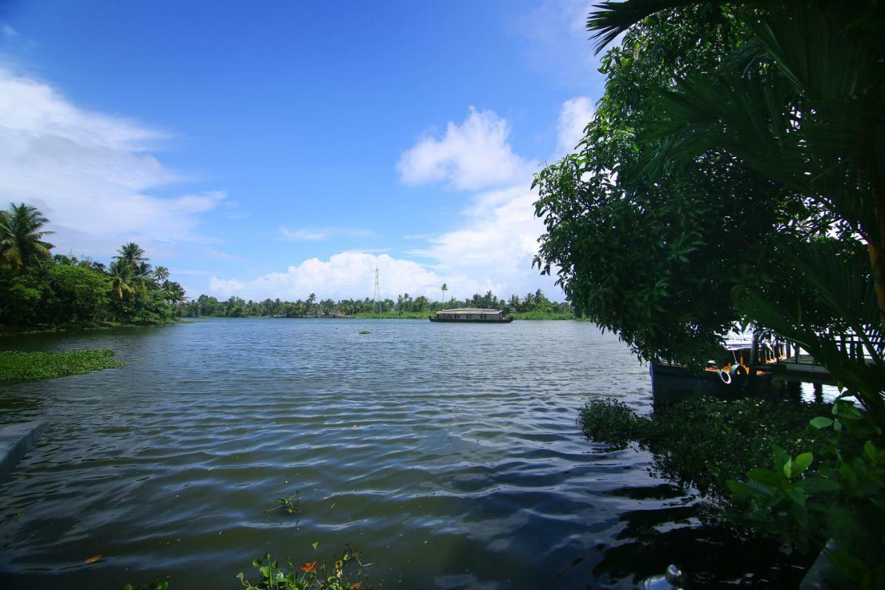 Green Palace Ayurveda Resort, Alleppey Alappuzha Bagian luar foto
