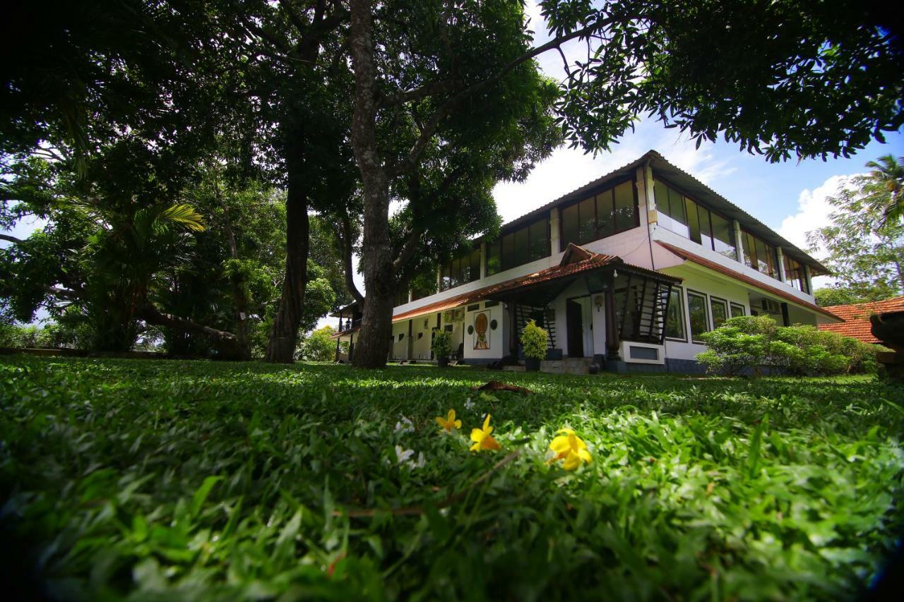 Green Palace Ayurveda Resort, Alleppey Alappuzha Bagian luar foto