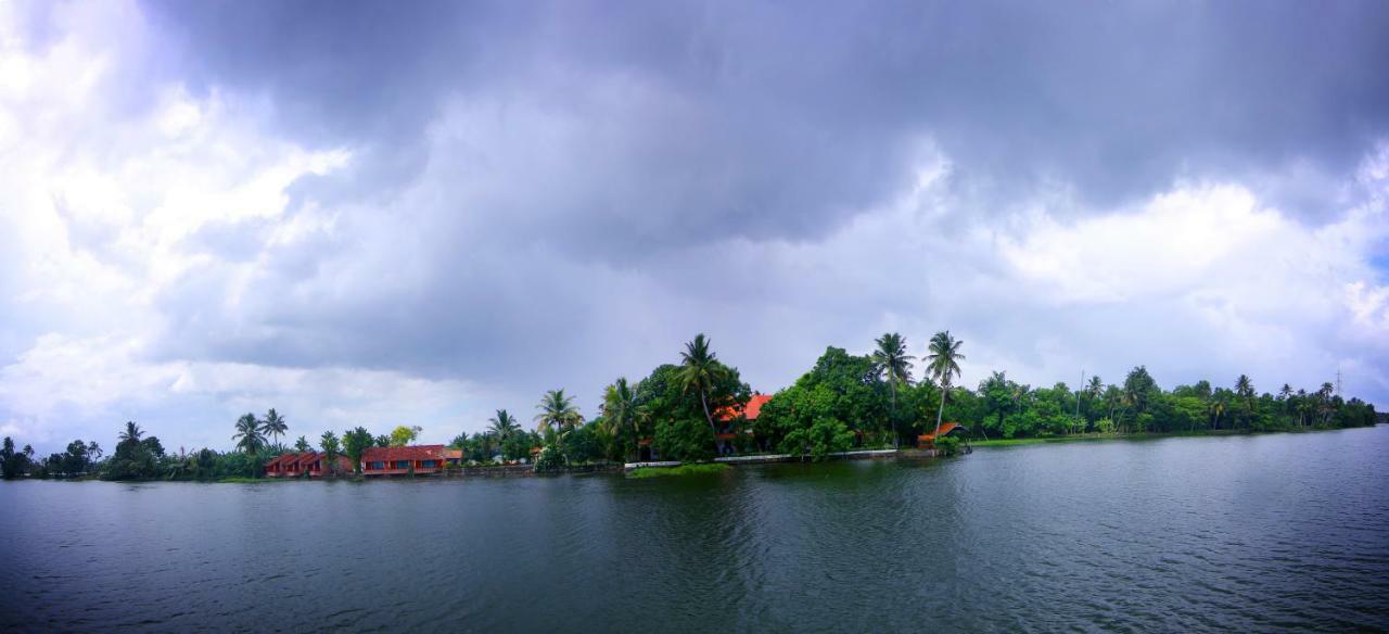 Green Palace Ayurveda Resort, Alleppey Alappuzha Bagian luar foto