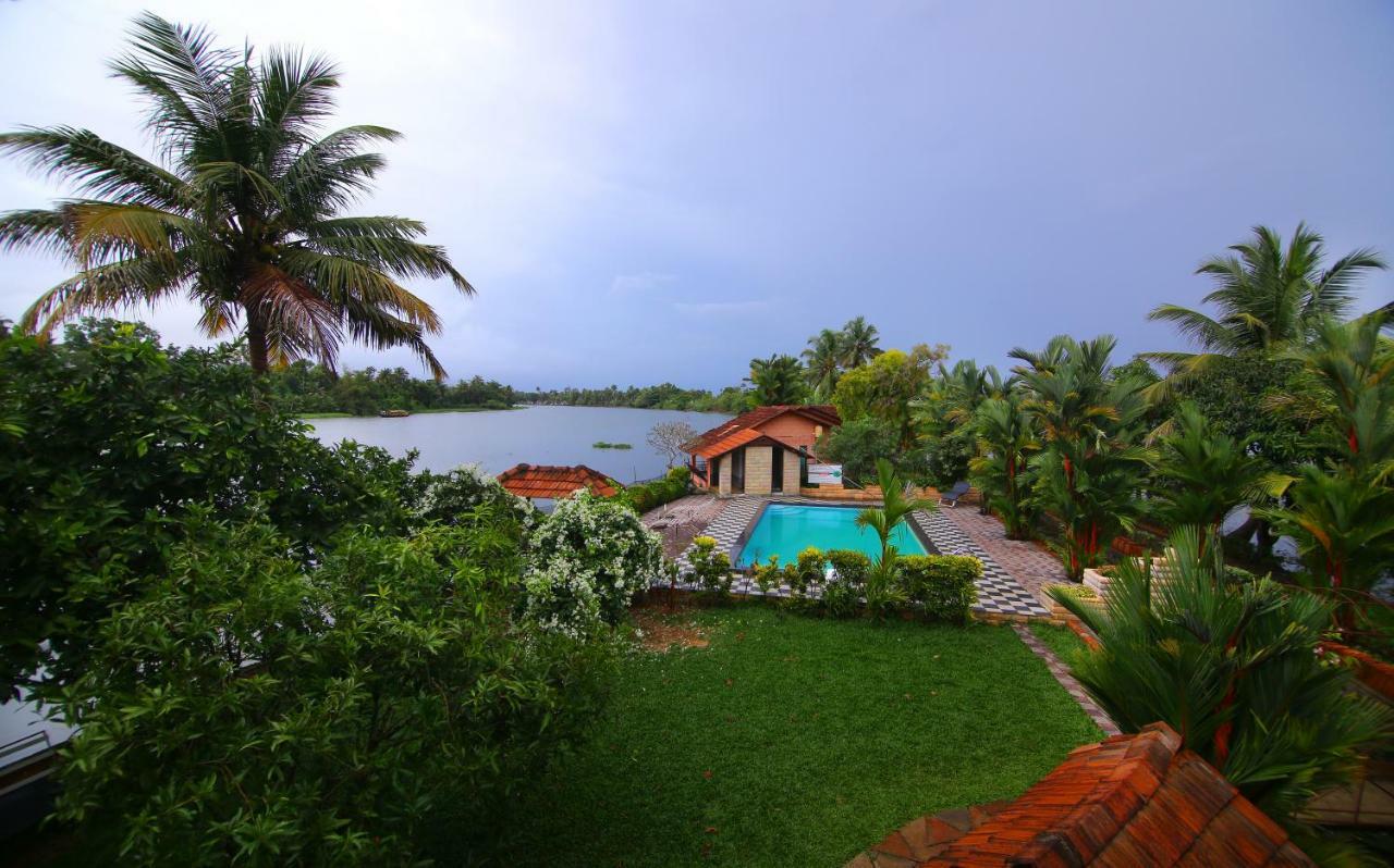 Green Palace Ayurveda Resort, Alleppey Alappuzha Bagian luar foto